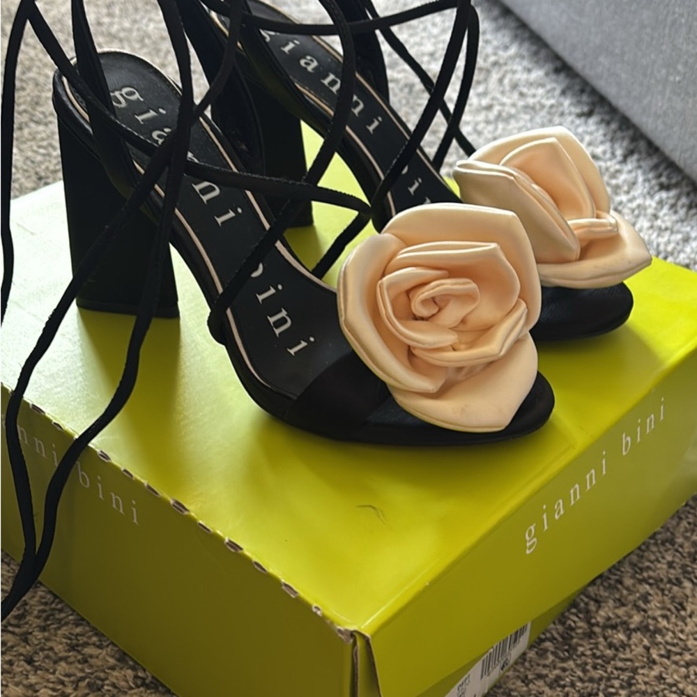 Worn once! Gianni Bini Black and Cream Floral Heels - Picture 3 of 7